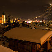 Kössen in Tirol in de winter 's nachts