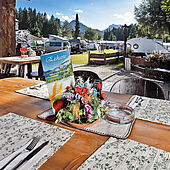 Blick auf den Campingplatz aus dem Garten der Kaiseralm